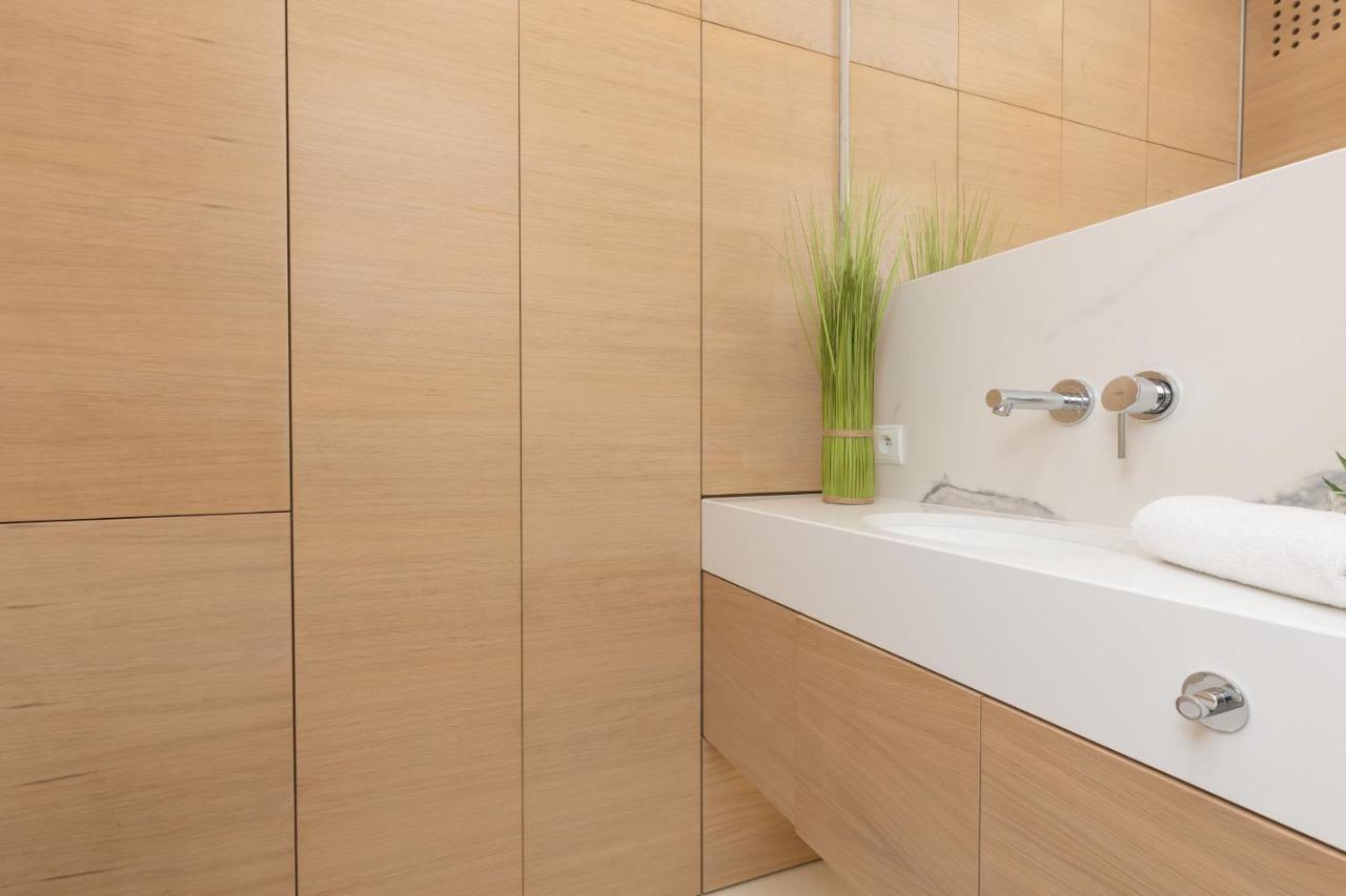 Deluxe Apartment Wronia 45 With Ac, Parking & Balcony By Renters Prestige Warsaw Exterior photo